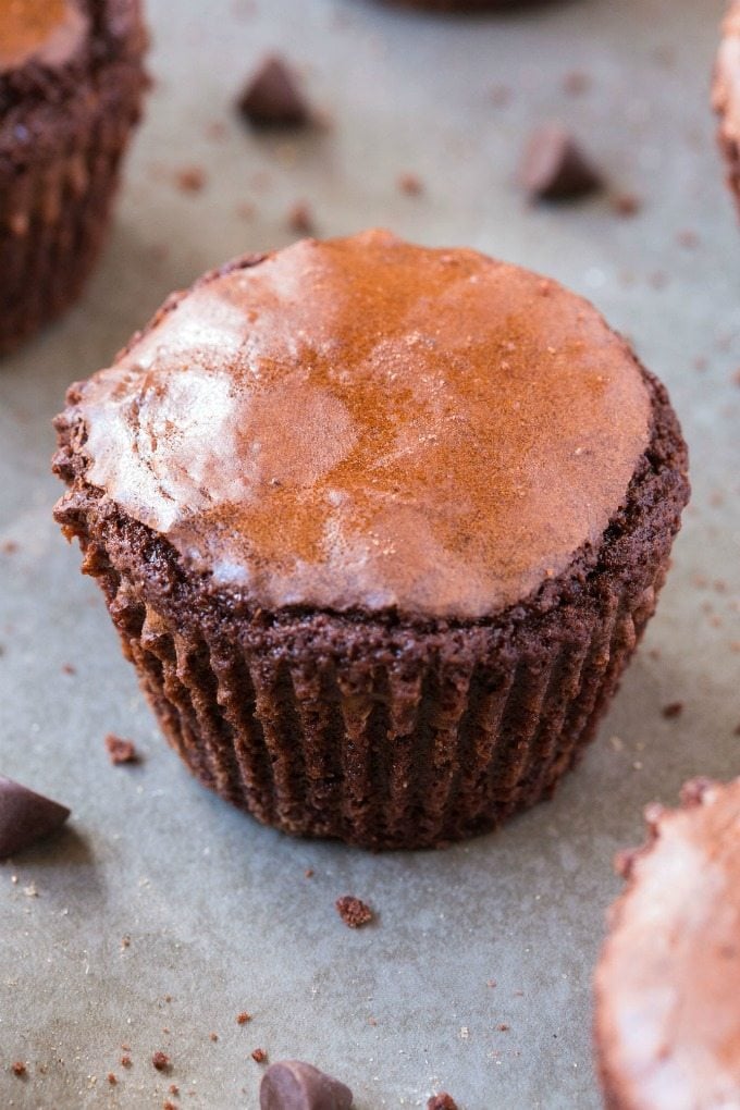 Healthy FOUR ingredient Flourless Protein Brownie Muffins (V, GF, Paleo)- NO butter, oil, grains or flour needed to make these rich, dense, subtly sweet brownie muffins packed with protein- A quick and easy snack which DON'T taste healthy! {vegan, gluten free, refined sugar free, paleo recipe}- thebigmansworld.com