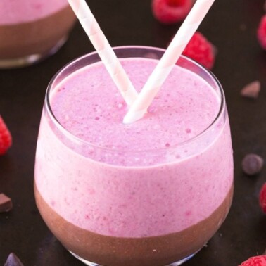 4 Ingredient Chocolate Raspberry Layered Breakfast Smoothie (Whole30, Paleo, V, GF)- Thick, creamy, protein and fiber packed breakfast smoothie LOADED with nutrients to keep you satisfied for hours! Filling, easy and sugar free! {whole 30, paleo, vegan, gluten free recipe}- thebigmansworld.com
