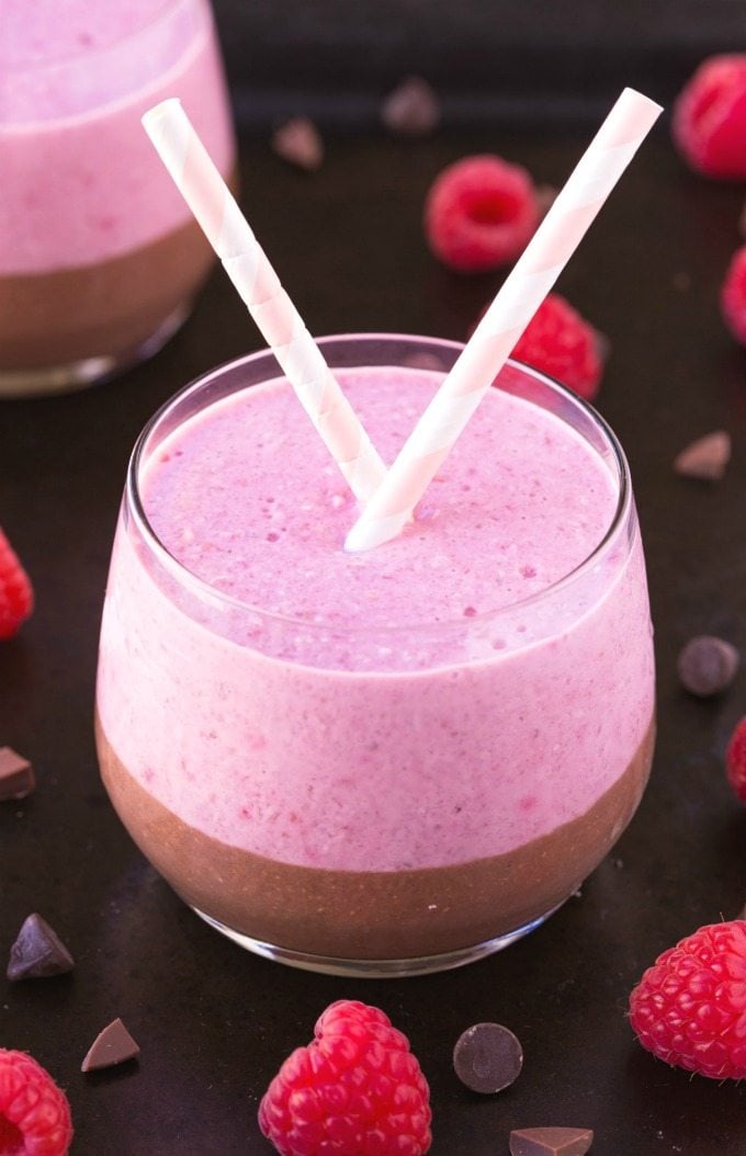 4 Ingredient Chocolate Raspberry Layered Breakfast Smoothie (Whole30, Paleo, V, GF)- Thick, creamy, protein and fiber packed breakfast smoothie LOADED with nutrients to keep you satisfied for hours! Filling, easy and sugar free! {whole 30, paleo, vegan, gluten free recipe}- thebigmansworld.com