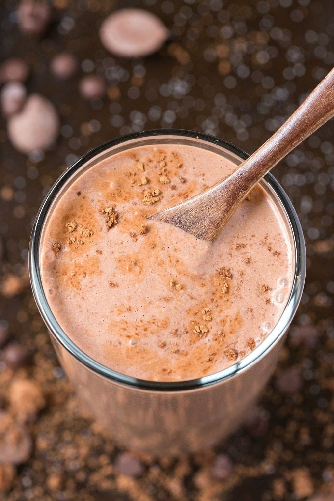 Healthy Brownie Batter Oatmeal Smoothie (V, GF, DF)- Thick, creamy and the taste and texture of real brownie batter, this smoothie is perfect for breakfast, snacks or even a post workout shake! {vegan, gluten free, sugar free recipe}- thebigmansworld.com