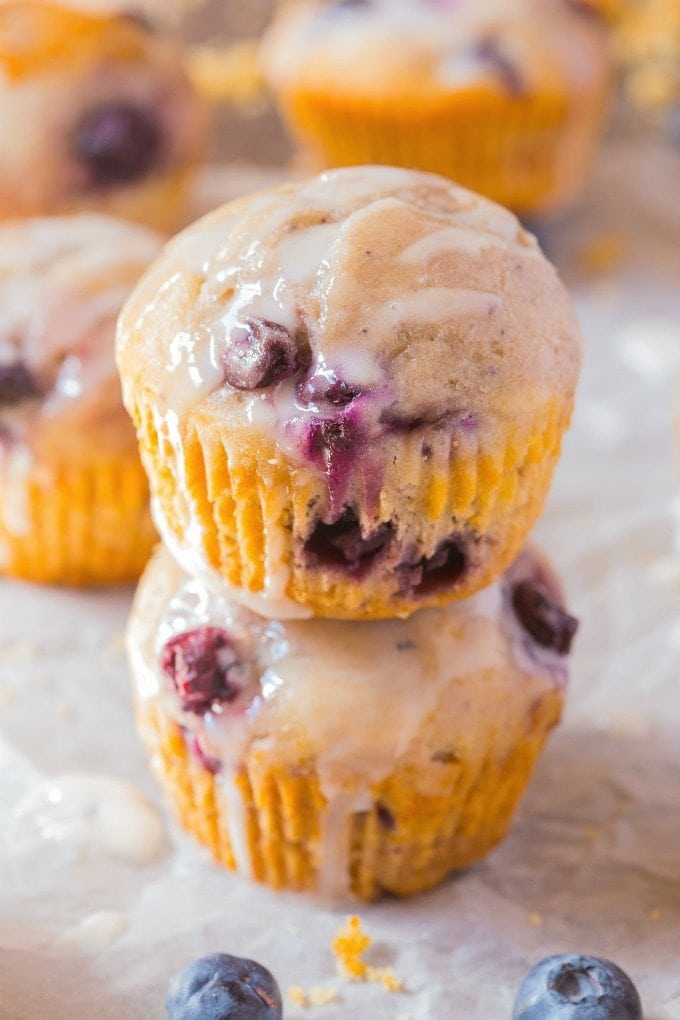 Healthy Flourless Lemon Blueberry Muffins (V, GF, Paleo)- Oil-free and sugar-free muffins which are so light, fluffy and filling, you'd never know! Freezer friendly, protein-packed and suitable for breakfast! {Vegan, gluten free, paleo recipe}- thebigmansworld.com