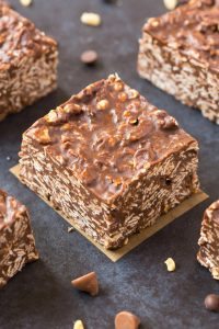 No Bake Chocolate Peanut Butter Chewy Bars (V, GF, DF)- Easy, fuss-free and delicious, this healthy candy bar copycat combines oats or quinoa flakes, chocolate and peanut butter in one! {vegan, gluten free, sugar free recipe}- thebigmansworld.com