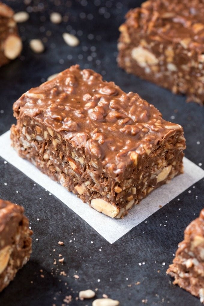 No Bake Homemade Paleo Chocolate Crunch Bars (V, GF, DF, P)- Easy, fuss-free and delicious, this healthy candy bar copycat combines crispy seeds, chocolate and almond butter in one! {vegan, gluten free, sugar free recipe}- thebigmansworld.com