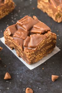 No Bake Peanut Butter Kit Kat Crunch Bars (V, GF, DF)- Easy, fuss-free and delicious, this healthy candy bar copycat combines chex cereal, chocolate and peanut butter in one! {vegan, gluten free, sugar free recipe}- thebigmansworld.com