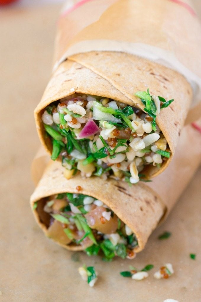 Healthy Loaded Superfoods Salad Wrap (V, GF, DF)- Easy, quick and delicious sandwich wraps recipe packed with super foods and ancient grains! Freezer friendly and weight watchers approved! {vegan, gluten free, low calorie}- thebigmansworld.com