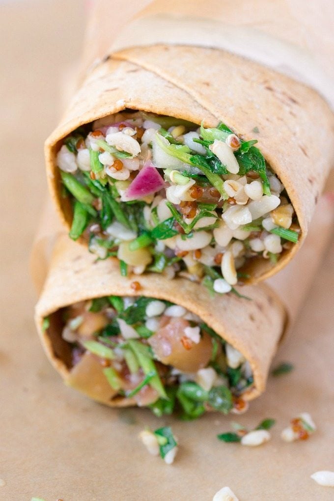 Healthy Loaded Superfoods Salad Wrap (V, GF, DF)- Easy, quick and delicious sandwich wraps recipe packed with super foods and ancient grains! Freezer friendly and weight watchers approved! {vegan, gluten free, low calorie}- thebigmansworld.com