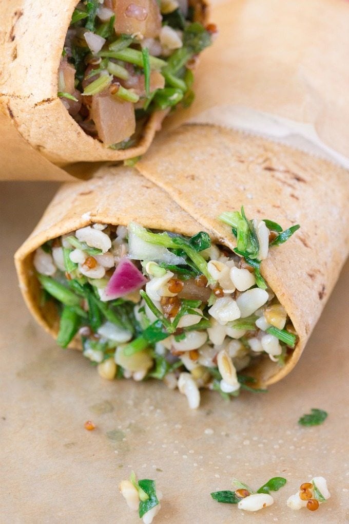 Healthy Loaded Superfoods Salad Wrap (V, GF, DF)- Easy, quick and delicious sandwich wraps recipe packed with super foods and ancient grains! Freezer friendly and weight watchers approved! {vegan, gluten free, low calorie}- thebigmansworld.com