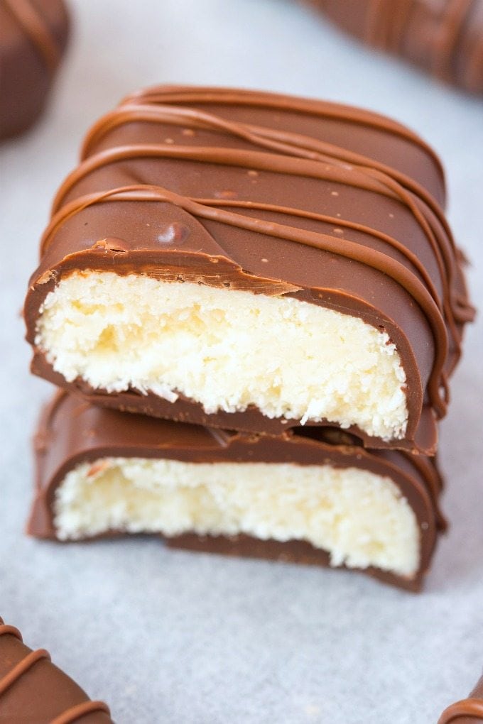 Homemade No Bake Bounty Protein Bars (V, GF, Paleo)- Easy, fuss-free and delicious, this healthy protein packed candy bar copycat combines coconut, chocolate and protein in one! {vegan, gluten free, low carb recipe}- thebigmansworld.com