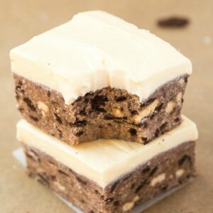 Healthy No Bake Cookies and Cream Breakfast Bars (V, GF, P, SF)- Enjoy dessert for breakfast with this guilt-free, grab-and-go, portable, easy no bake bars which are just like a cookies and cream cheesecake- {vegan, gluten free, paleo recipe}- thebigmansworld.com