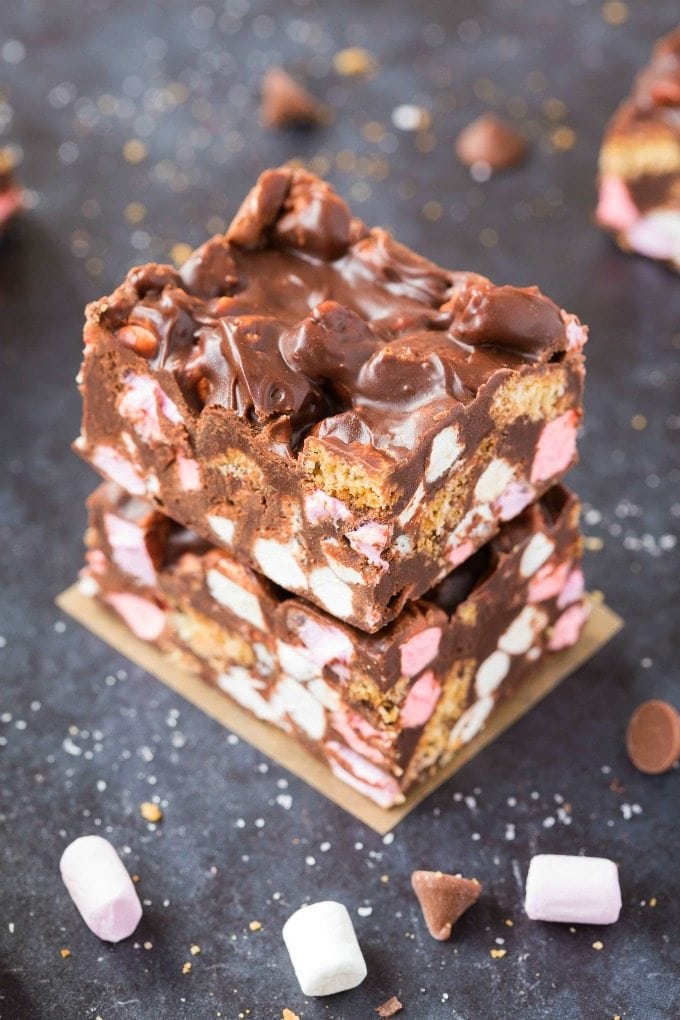 No Bake Peanut Butter S'mores Crunch Bars (V, GF, DF)- Easy, fuss-free and delicious, this healthy candy bar copycat combines marshmallows, cookie pieces and peanut butter in one! {vegan, gluten free, sugar free recipe}- thebigmansworld.com