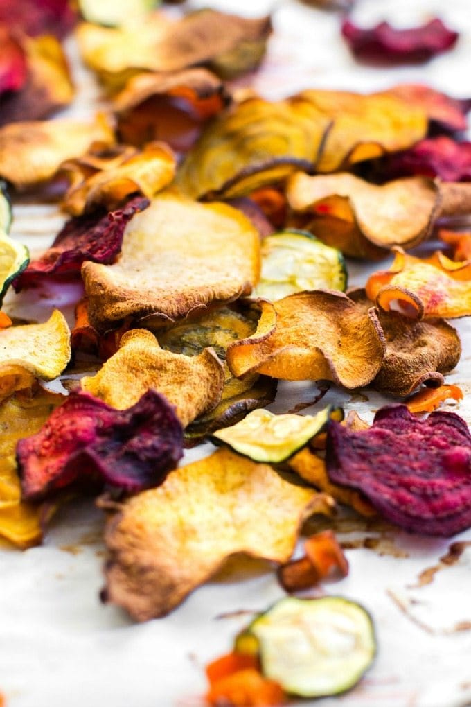 Oil Free Baked Veggie Chips (Paleo, Vegan, Gluten Free) An easy savory snack recipe ready in under 20 minutes! Crunchy, crispy and a guilt-free snack made with no fat or oil! - thebigmansworld.com