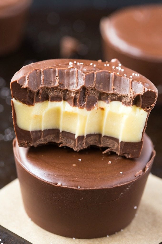 3 Ingredient Keto Chocolate Coconut Cups (Paleo, Vegan, Sugar Free)- An easy, homemade three ingredient healthy dessert or snack recipe which is low carb, dairy free and gluten free. A guilt-free way to keep hunger at bay while satisfying the sweet tooth! {v, gf, p recipe}- thebigmansworld.com #keto #ketodessert