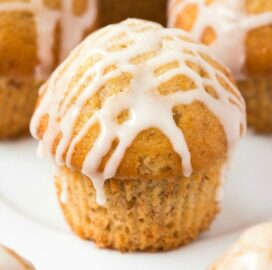 Low Carb Apple Pie Muffins (Paleo, Vegan, Gluten Free)- Healthy fluffy apple pie protein muffins which are accidentally low carb and made with NO eggs, NO sugar and NO grains- Perfect healthy baking! {v, gf, p recipe}- thebigmansworld.com