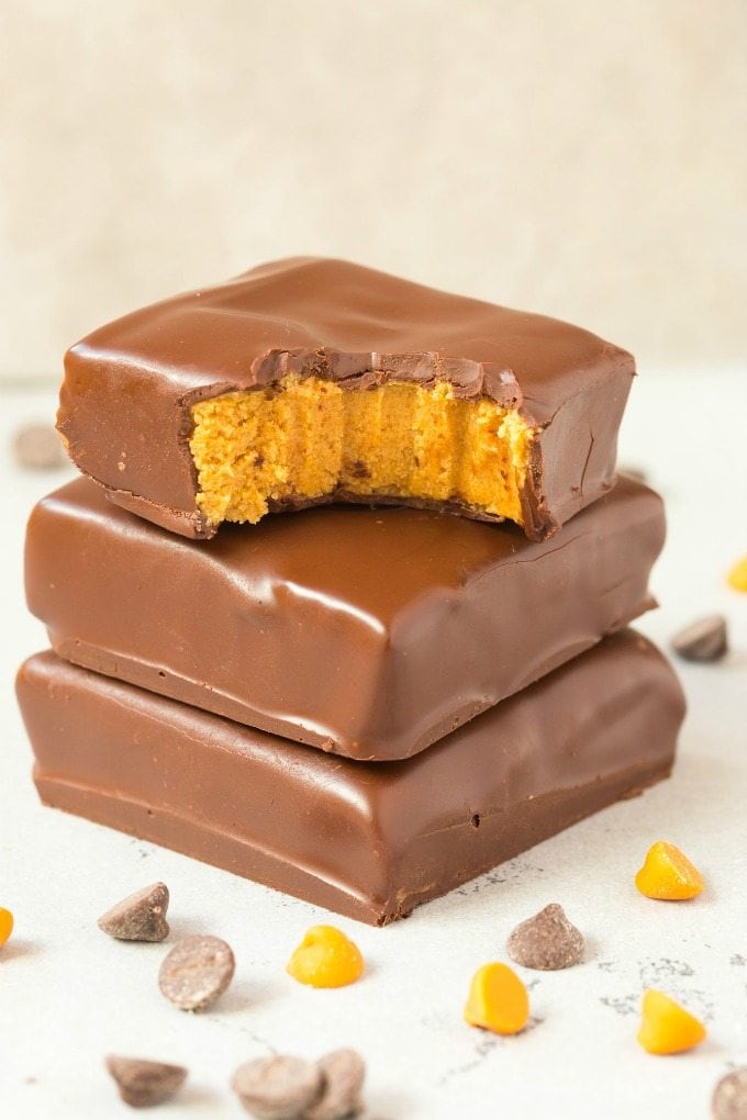 4-Ingredient No Bake Peanut Butter Protein Bars (Paleo, Vegan, Keto, Sugar Free, Gluten Free)- Easy, healthy and low carb bars using just 4 ingredients and needing 5 minutes- They taste like Reese's peanut butter cups and better than store bought! #keto #peanutbutter #chocolate #healthy #nobake | Recipe on thebigmansworld.com