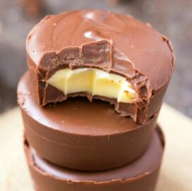 4 Ingredient Banana Cream Coconut Butter Cups (Keto, Paleo, Vegan, Sugar Free)- An easy, homemade four ingredient healthy dessert or snack recipe which is low carb, dairy free and gluten free. A guilt-free way to keep hunger at bay while satisfying the sweet tooth! #ketodessert #coconutbutter #coconutcups #ketodiet - Recipe on thebigmansworld.com