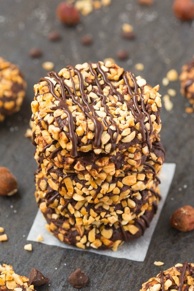 low carb chocolate cookies with hazelnuts