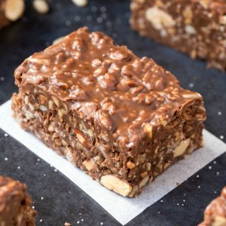 Homemade No Bake Keto Chocolate Crunch Bars (Paleo, Vegan, Sugar Free, Low Carb)- An easy recipe for copycat crunch bars with a ketosis and sugar-free makeover! The ultimate ketogenic dessert recipe ready in 5 minutes! #ketogenicdessert #ketodessert #lowcarb #sugarfree #paleo | Recipe on thebigmansworld.com