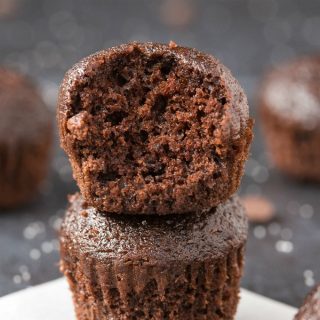 Healthy Flourless Paleo Vegan Brownie Bites (Keto, Sugar Free, Low Carb)- Easy fudgy, gooey flourless brownie bites recipe made with 5 ingredients, NO eggs, NO flour and NO sugar- the perfect ketogenic vegan dessert! #ketodessert #ketorecipe #veganbaking #brownies #flourless | Recipe on thebigmansworld.com