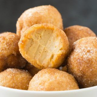 No Bake Keto Low Carb Pumpkin Pie Bites (Paleo, Vegan, Gluten Free, Dairy Free, Sugar Free)- an easy 5-ingredient recipe for pumpkin pie fat bombs which taste like a pumpkin cheesecake! Nut-free, NO sugar, NO dairy and ready in 5 minutes! #keto #ketodessert #fatbomb #vegan #dairyfree #pumpkinpie | Recipe on thebigmansworld.com