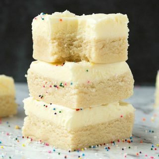 Healthy No Bake Gingerbread Cookie Bars with a healthy dairy-free cream cheese frosting- thick, chewy and perfect for Christmas and the holidays- Ready in under 20 minutes! #keto #vegan #paleo #ketodessert #christmasdessert #holidaybaking #holidaycookies
