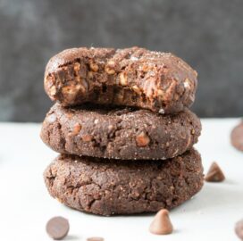 These soft and chewy hot chocolate no bake cookies are the BEST keto and vegan christmas cookie recipe ready in 5 minutes! Quick, easy and the perfect holiday dessert and snack! #christmascookies #ketodessert #lowcarbdessert #vegandessert #ketodiet