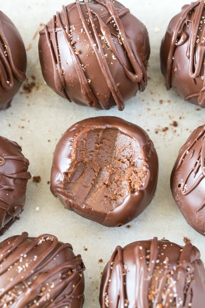 Learn how to make chocolate fat bombs without cream cheese and without sugar!