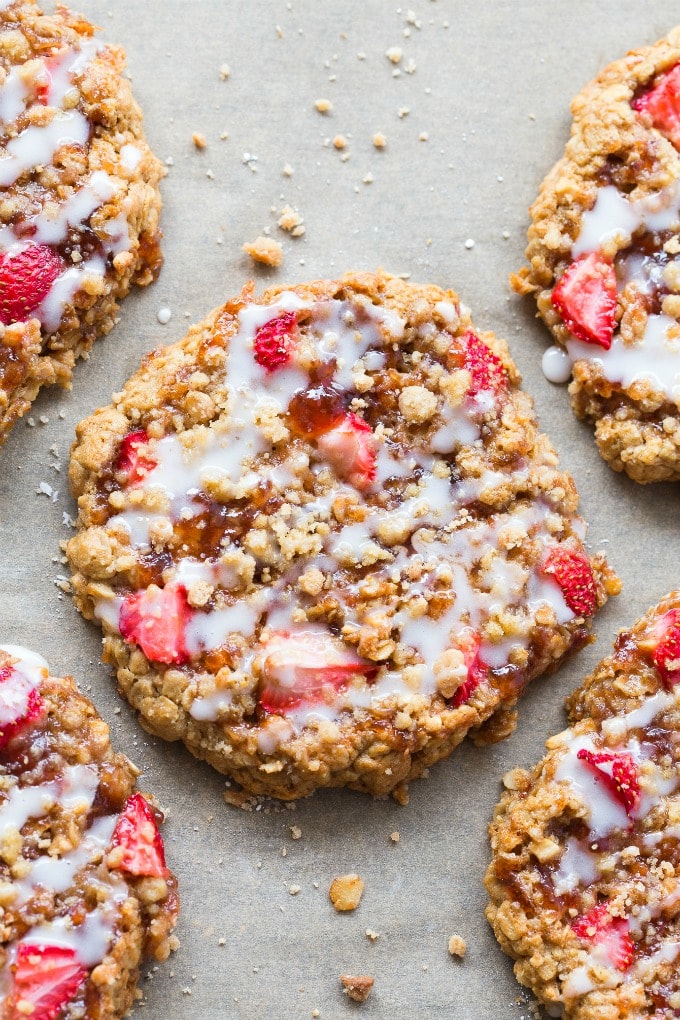 Easy delicious strawberry crumble cookies that taste like a strawberry crumble bar! 