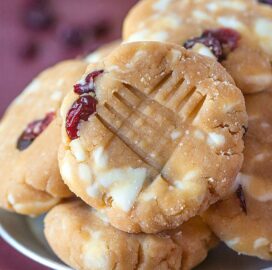 Healthy No Bake White Chocolate and Raspberry Cookies Recipe