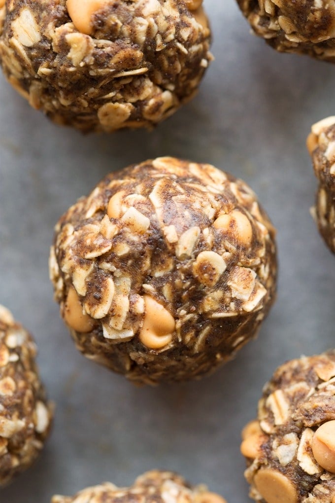 How to make easy oatmeal energy balls with peanut butter