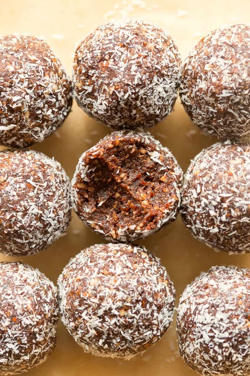 https://thebigmansworld.com/wp-content/uploads/2020/01/chocolate-coconut-energy-balls-7.jpg