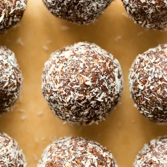 https://thebigmansworld.com/wp-content/uploads/2020/01/chocolate-coconut-energy-balls-9.jpg