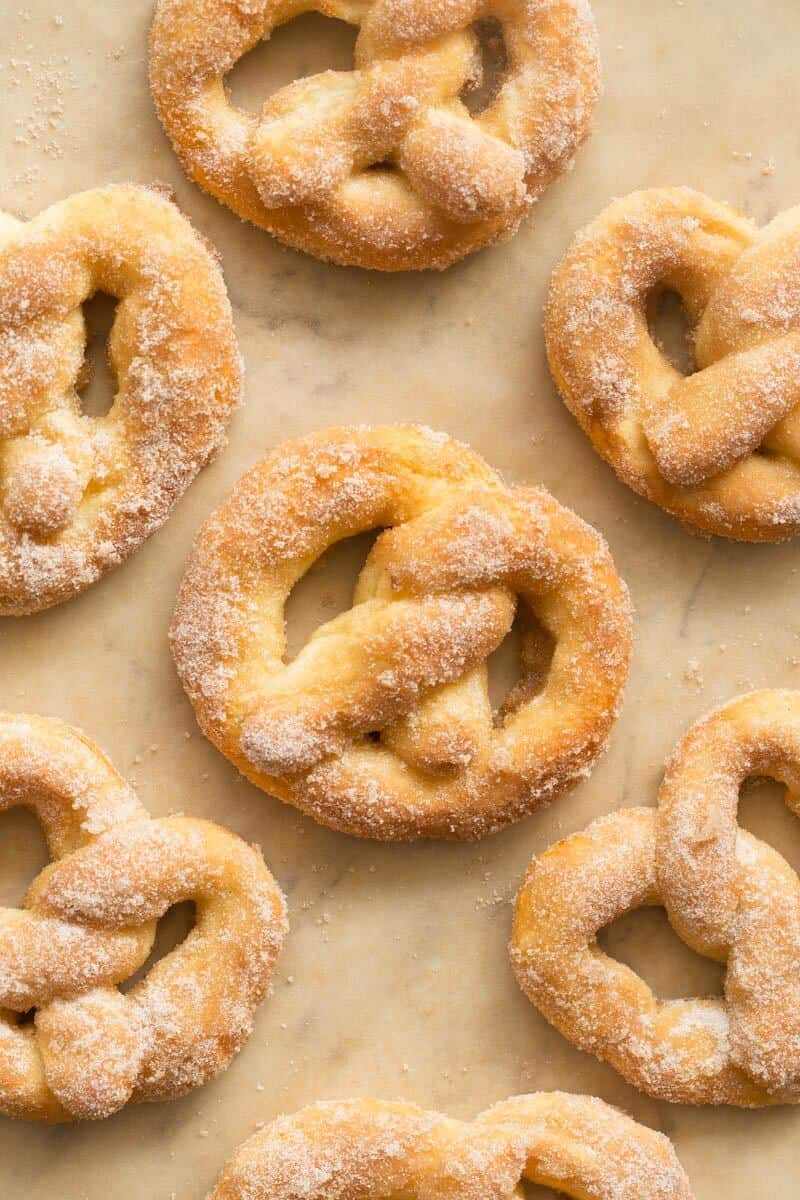 how to make cinnamon pretzels. 