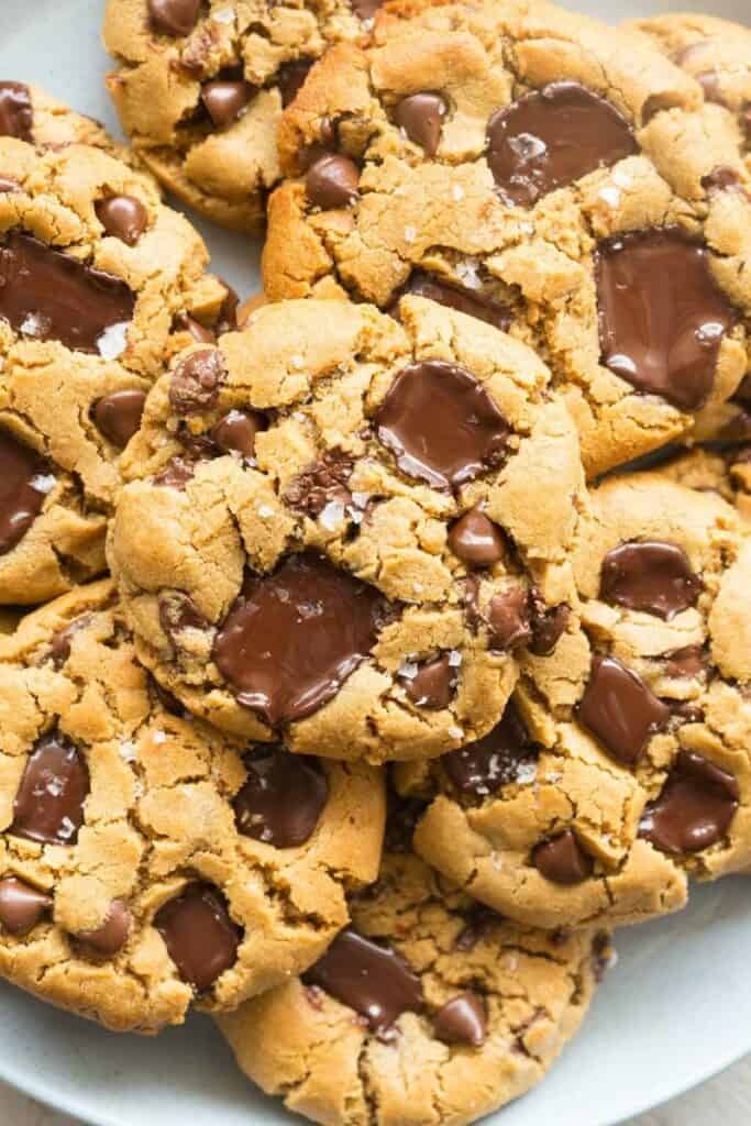 Peanut Butter Chocolate Chip Cookies (NO flour, 4 ingredients!) The