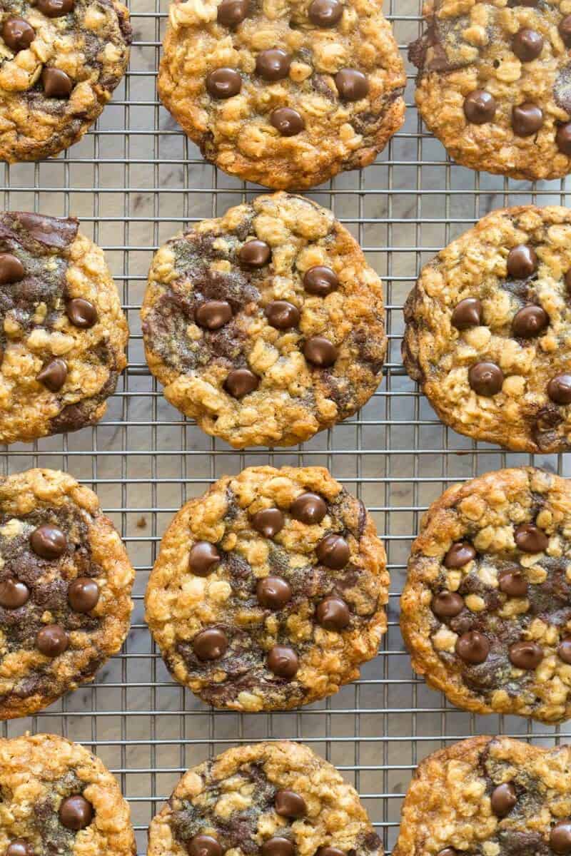 Galletas saludables de avena con trozos de chocolate