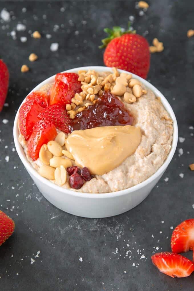 peanut butter jelly overnight oats