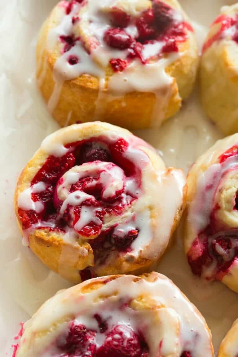 Raspberry Cinnamon Rolls {No Yeast} - The Big Man's World