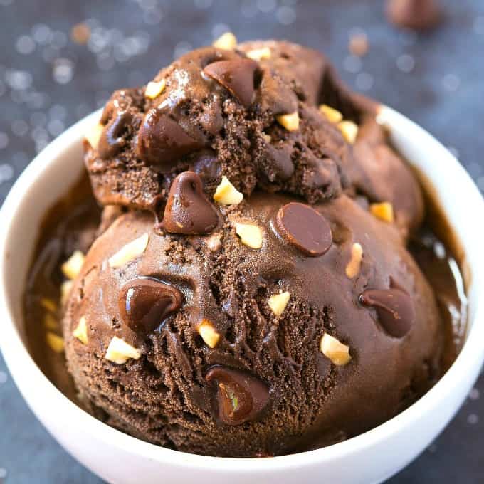 Keto Chocolate Ice Cream {4 Ingredients!}