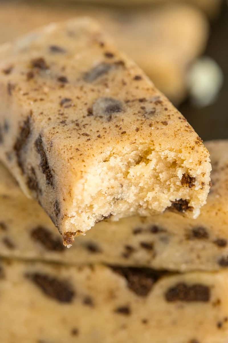 cookies and cream protein bars.