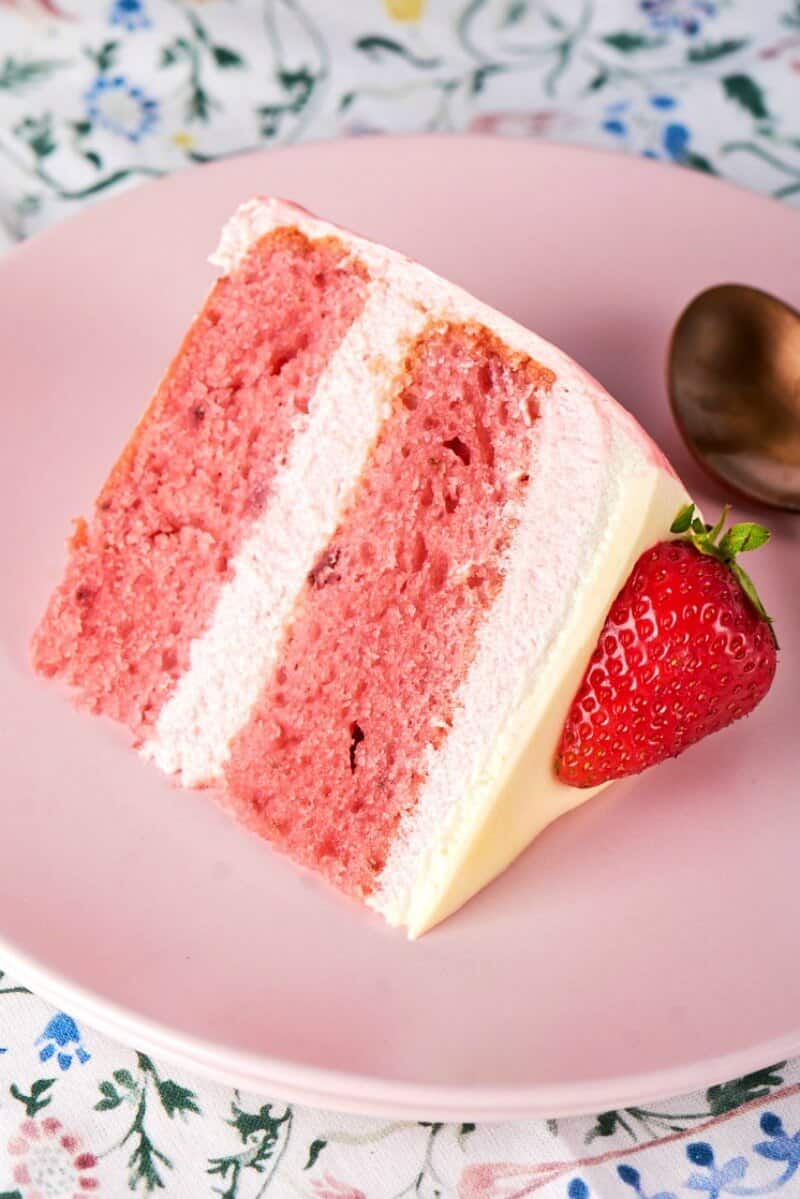 Vegan Strawberry Cake - The Big Man's World