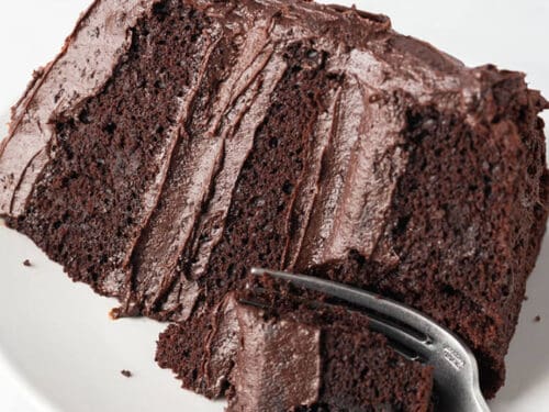 https://thebigmansworld.com/wp-content/uploads/2021/01/almond-flour-chocolate-cake-500x375.jpg