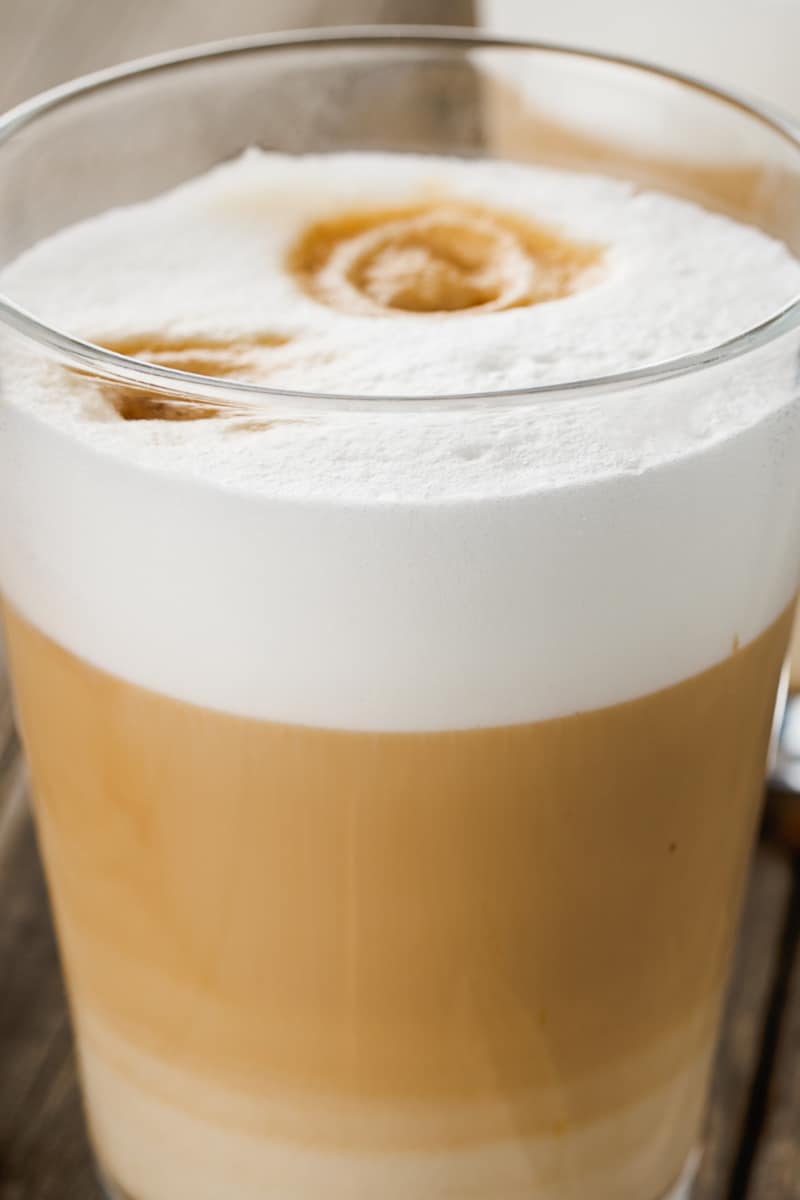 https://thebigmansworld.com/wp-content/uploads/2021/01/almond-milk-latte.jpg