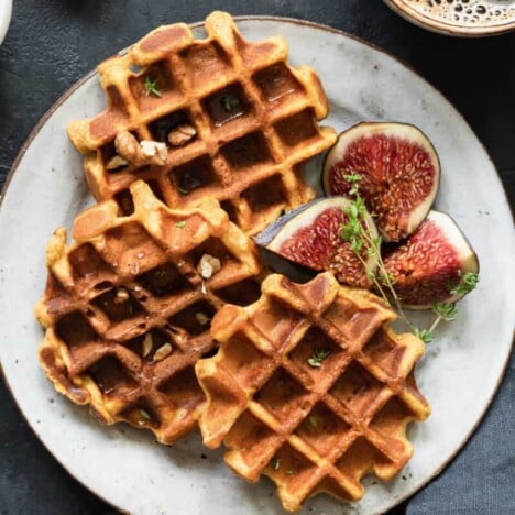 Oatmeal Waffles {3 Ingredients} - The Big Man's World