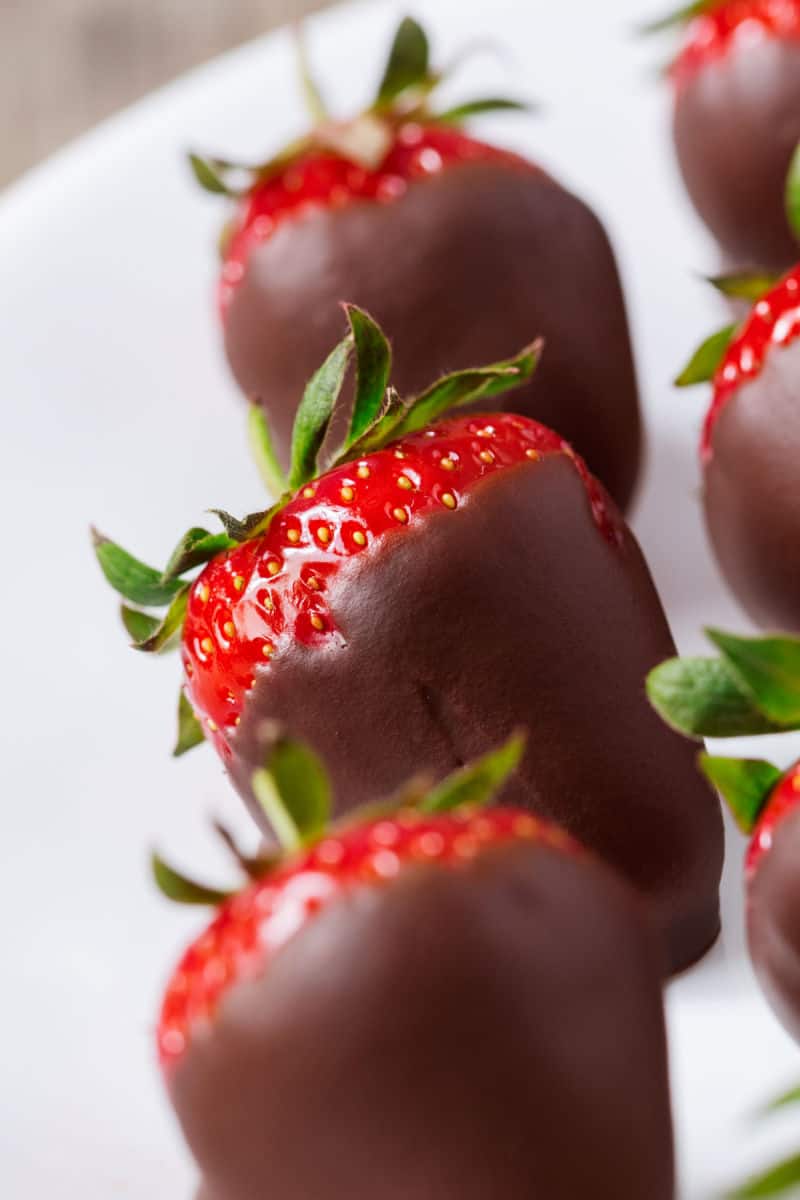 Chocolate Covered Strawberries (3 ingredient dessert!)