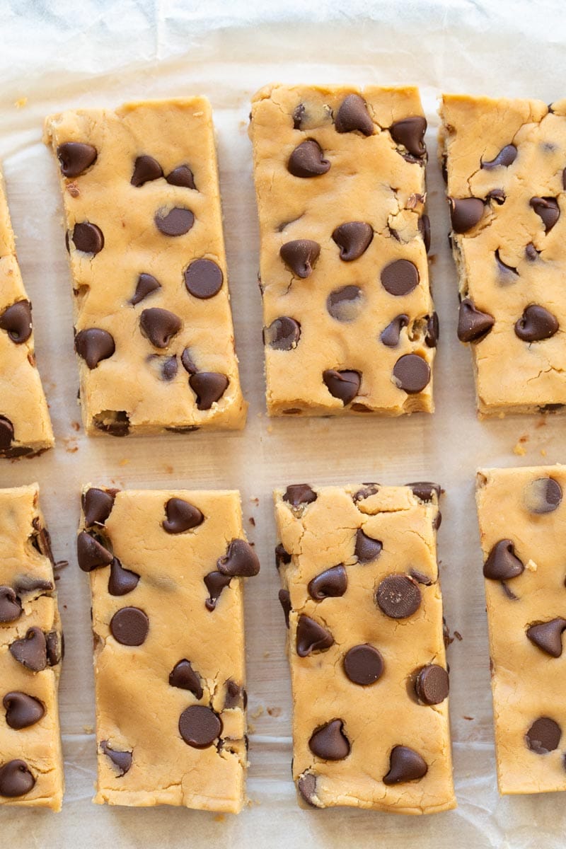 chocolate chip cookie dough protein bar