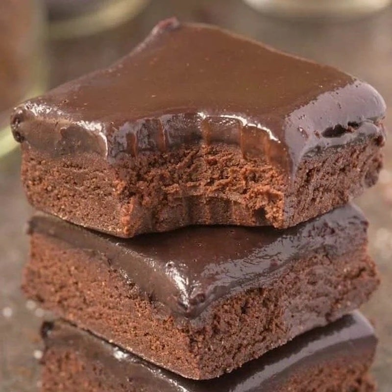 Fudgy No Bake Brownies {4 Ingredients} - The Big Man's World