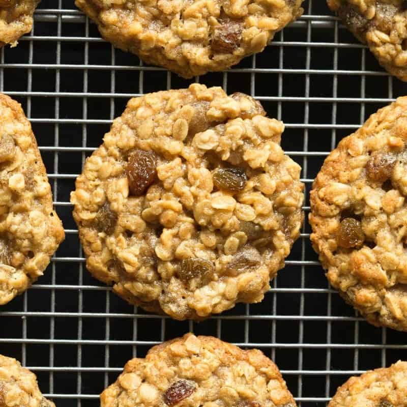 Healthy Oatmeal Raisin Cookies {4-Ingredients}