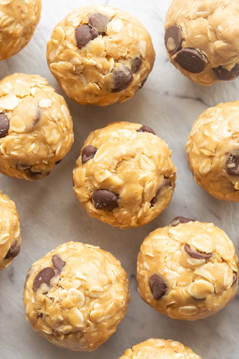 https://thebigmansworld.com/wp-content/uploads/2022/06/peanut-butter-protein-balls3.jpg