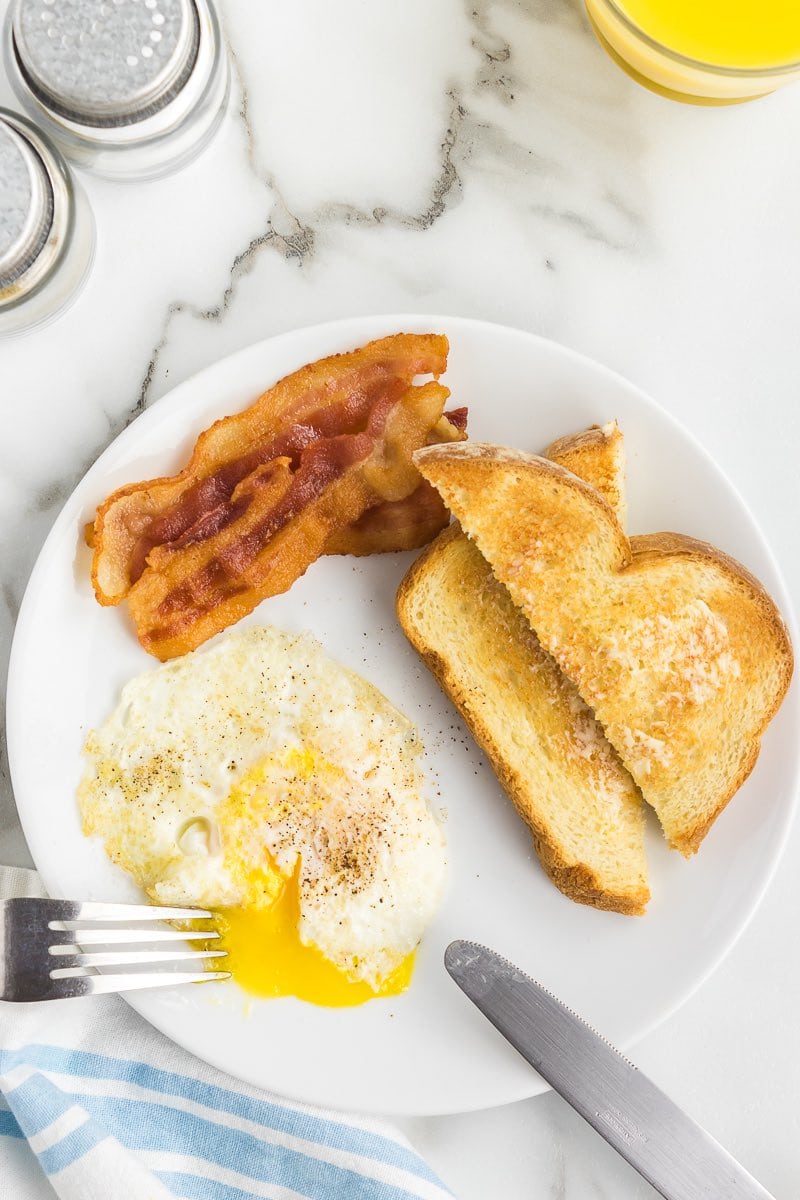 Classic Over-Easy Fried Eggs Recipe