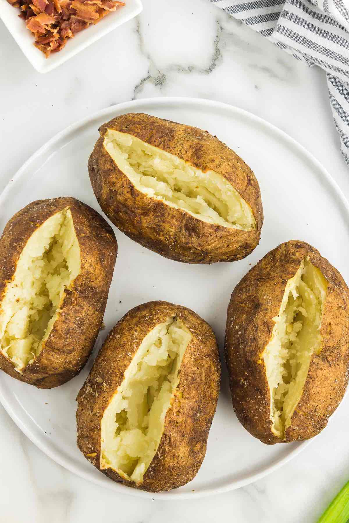 How to cook a jacket potato in air fryer in 3 easy steps