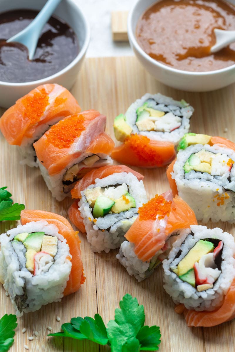 alaska roll sushi.
